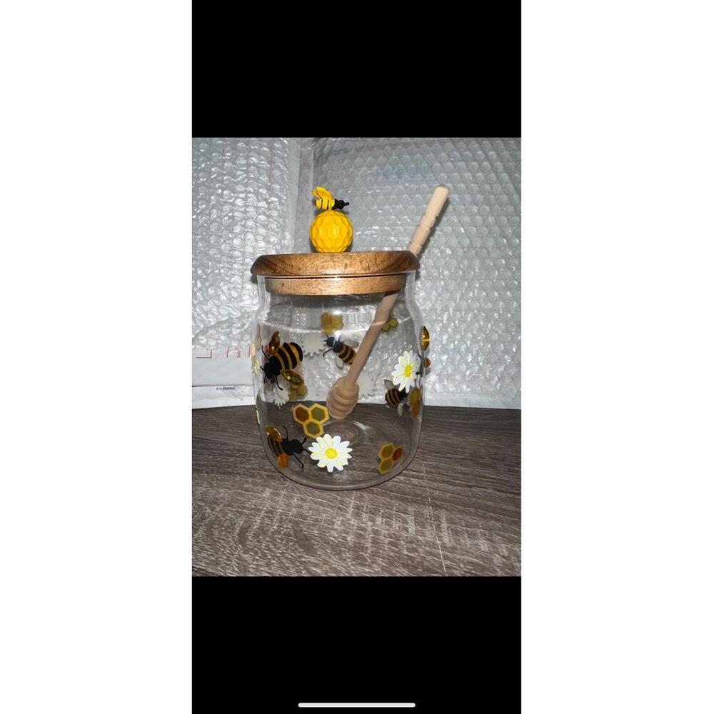 Bumblebee Glass Honey Jar with Wooden Lid and Dipper Daisy‎ 3D Honeycomb Accent